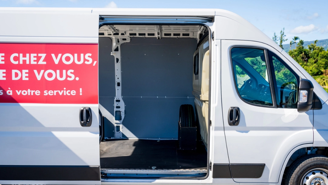 ADA Réunion location, Catégorie Camion 10-12m³ avec Hayon