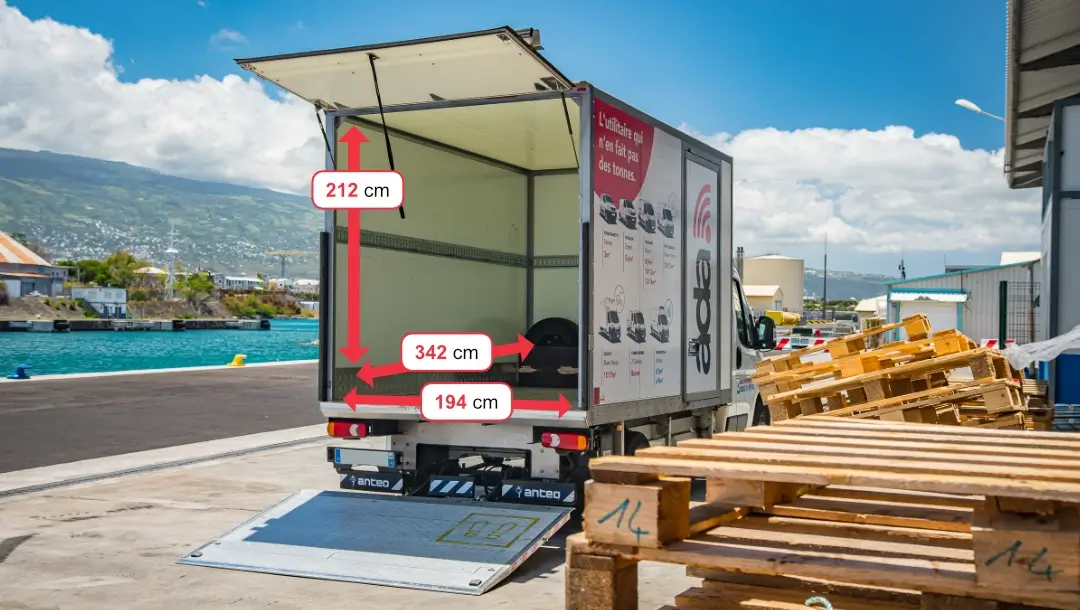 ADA Réunion location, Catégorie Camion cellule 15m³ avec Hayon