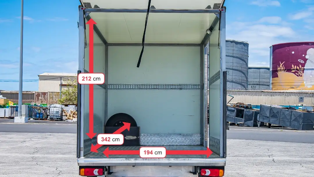 ADA Réunion location, Catégorie Camion cellule 15m³ avec Hayon