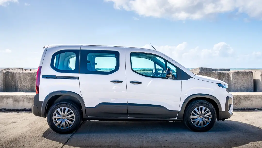 ADA Réunion location, catégorie Minibus