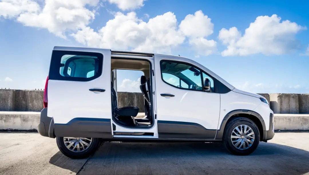 ADA Réunion location, catégorie Minibus