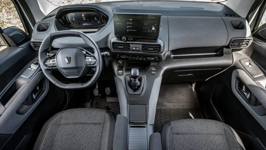 ADA Réunion location, catégorie Minibus